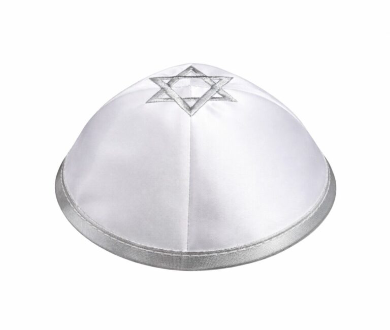 כיפה לבר מצווה בצבע לבן מסאטן - מגן דוד עם פס כסף